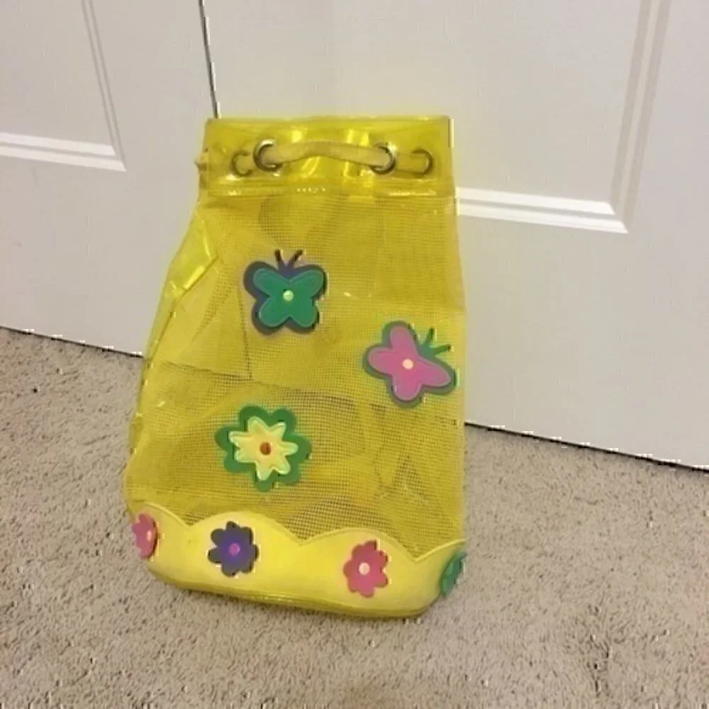 Girl’s yellow beach bag